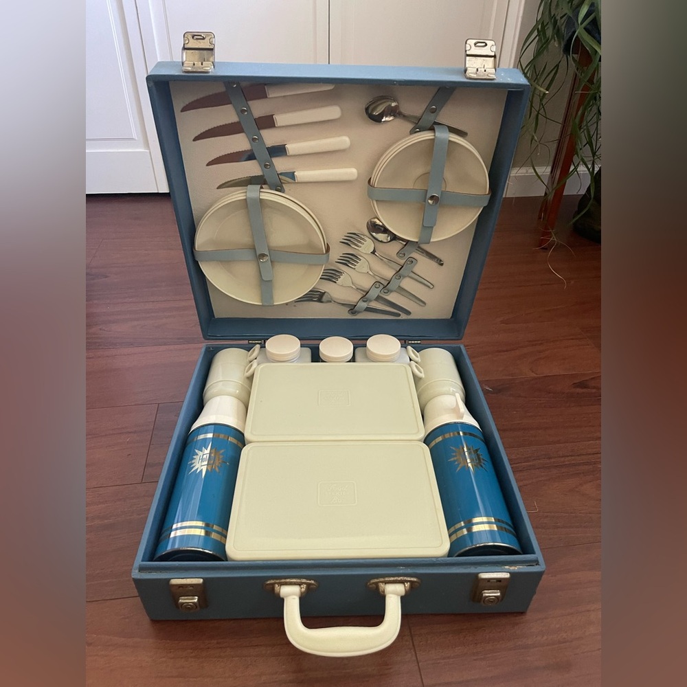 Vintage 1950s Brexton picnic set in wonderfully perfect condition